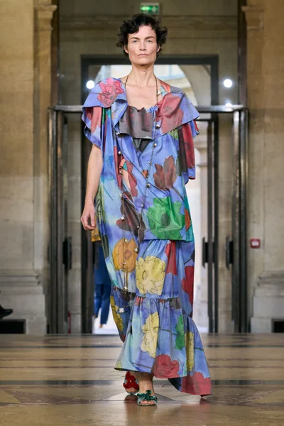 Look 18